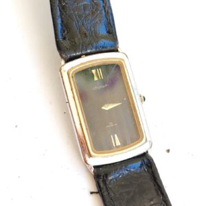 vintage Ardath QZ Geneva wristwatch 20x30mm