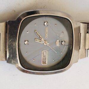 vintage Seiko 5 automatic watch, needs service broken glass,stops, 37mm