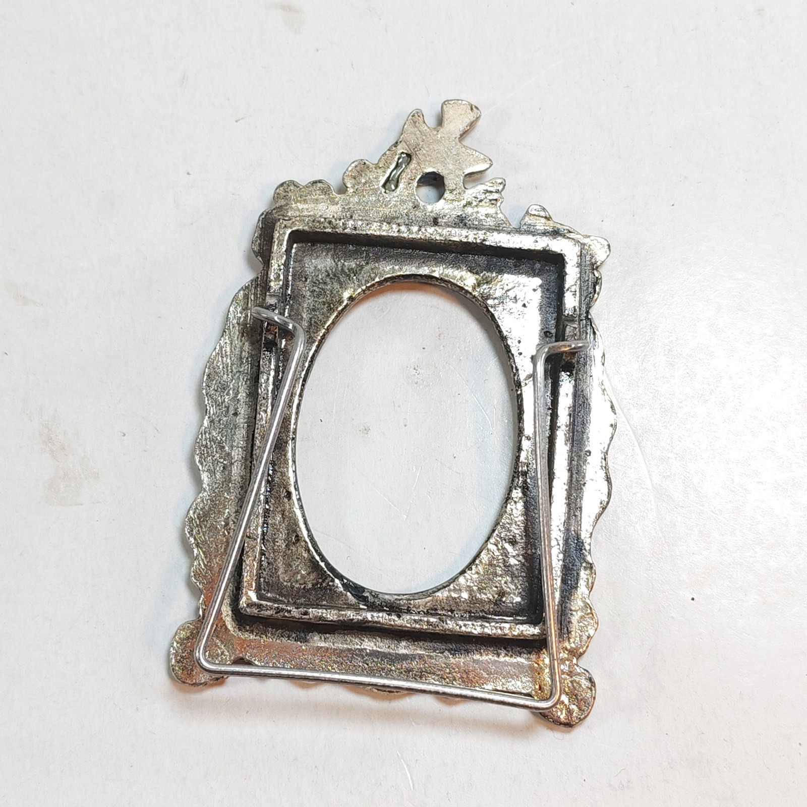 Metal picture mirror metal frame 2 by 1 2 detail photograph