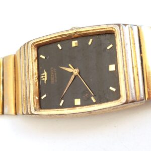 vintage Seiko Quartz "Tank" needs glass, not tested, selling as parts