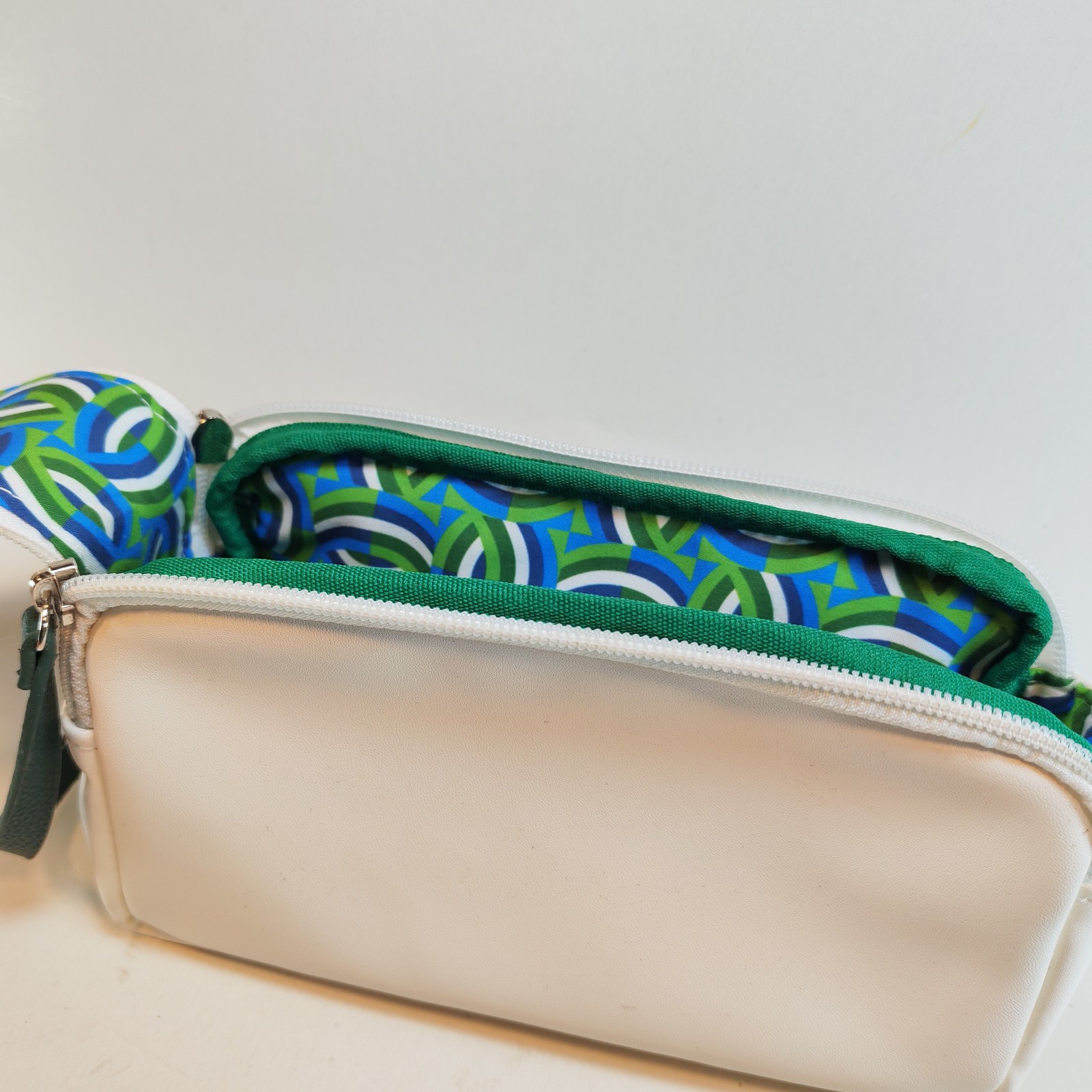 Saudi Arabia Airlines Saudia- Business Class Travel Toilet Bag detail photograph