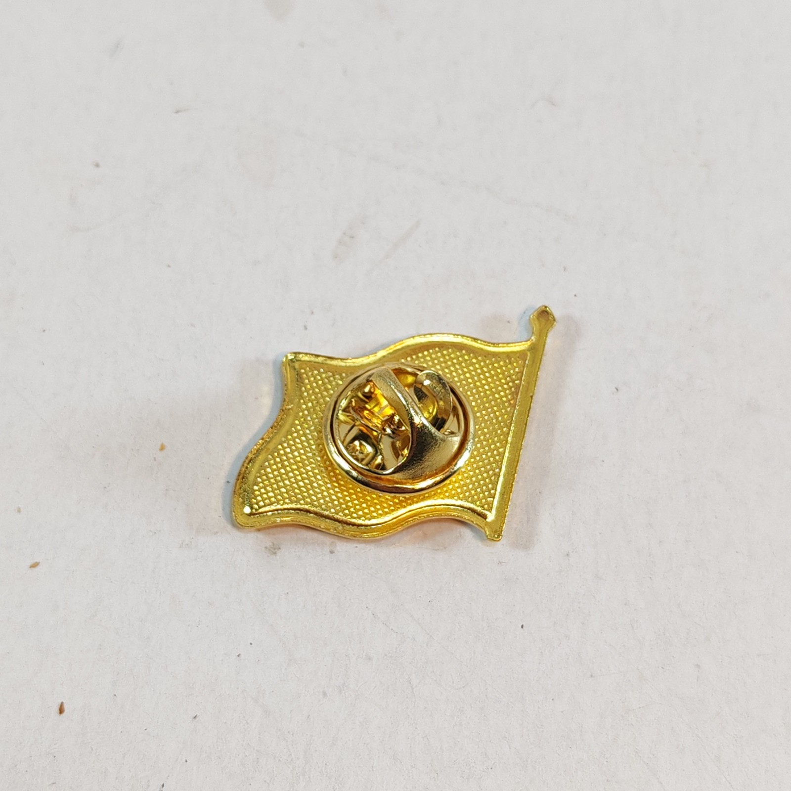 American Flag Waving Gold Tone Vintage Lapel Pin 7 detail photograph