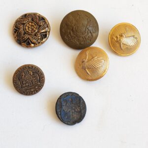 Lot of 6 buttons , some vintage, also 2 from Gulf Air Bahrain Uniform