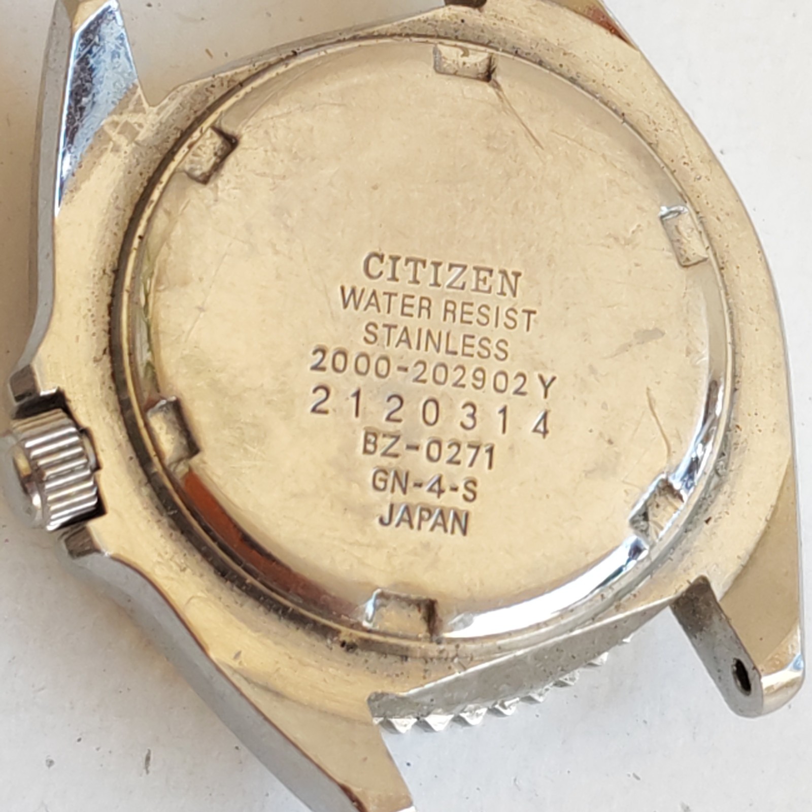 Citizen Seven Quartz Day Date 100M Diver detail photograph