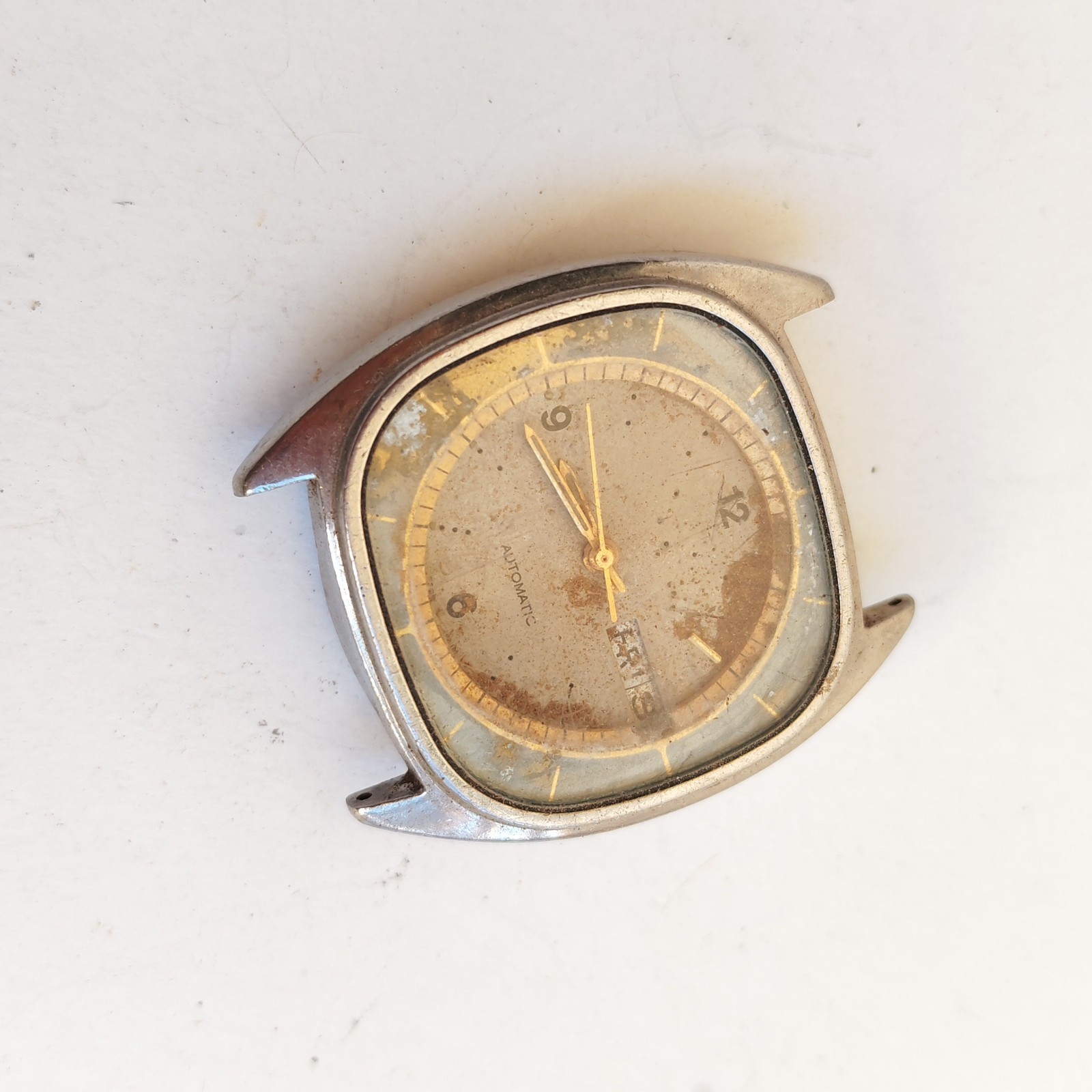 vintage Seiko 5 automatic wristwatch rectangular case not working34mm sold by Sweilems in Amman