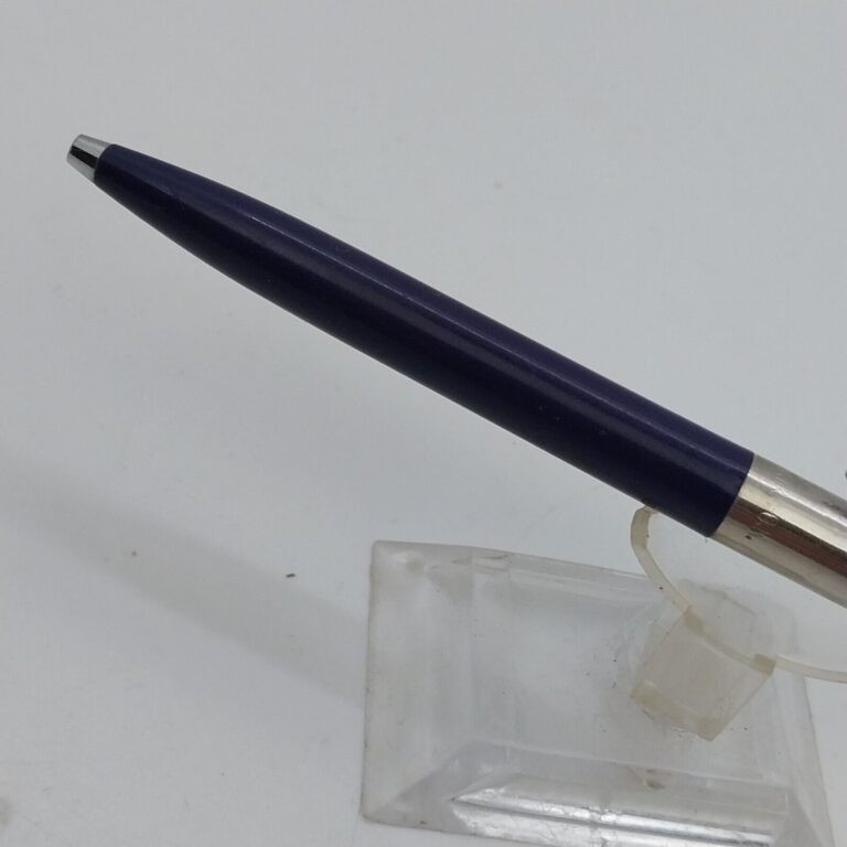 Vintage Pakira similar to parker jotter purple body detail photograph