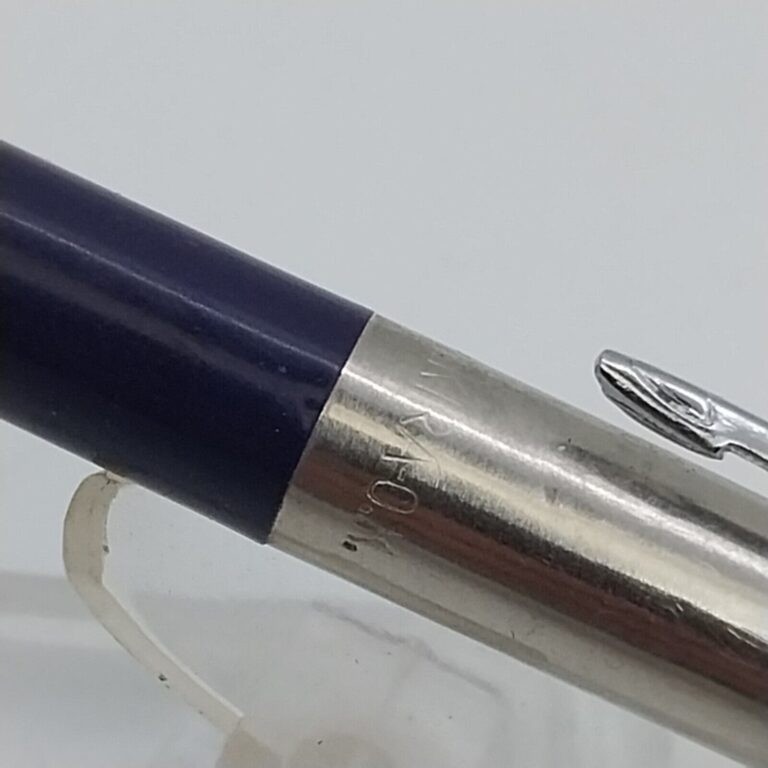 Vintage Pakira similar to parker jotter purple body detail photograph