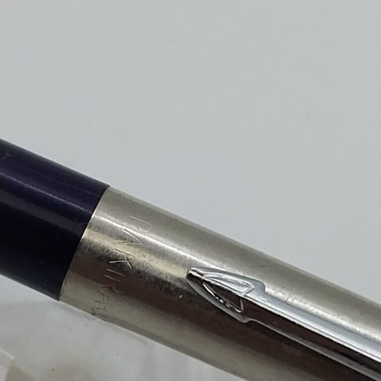 Vintage Pakira similar to parker jotter purple body detail photograph