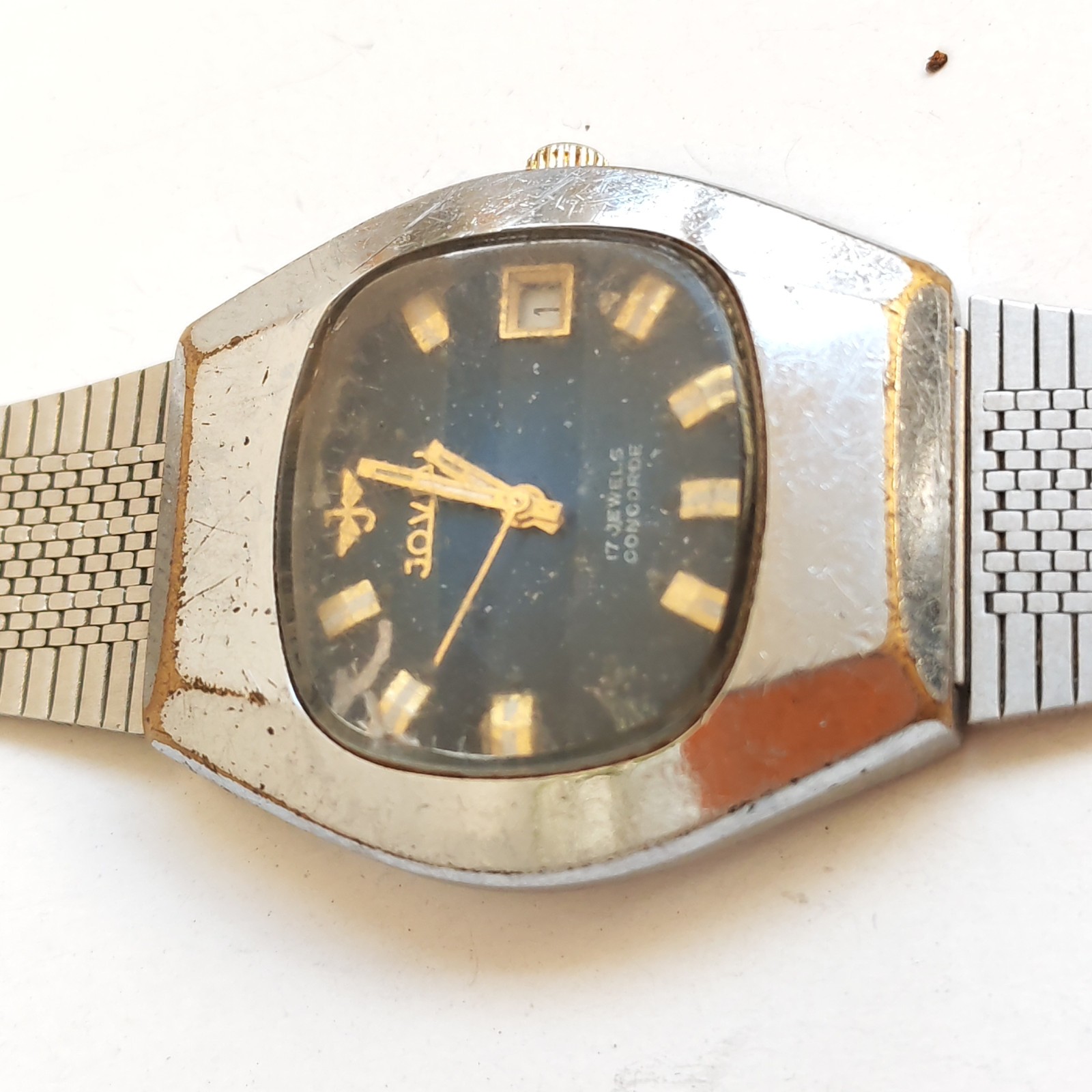 vintage Jovial Concorde 17 jewels mechanical wristwatch detail photograph