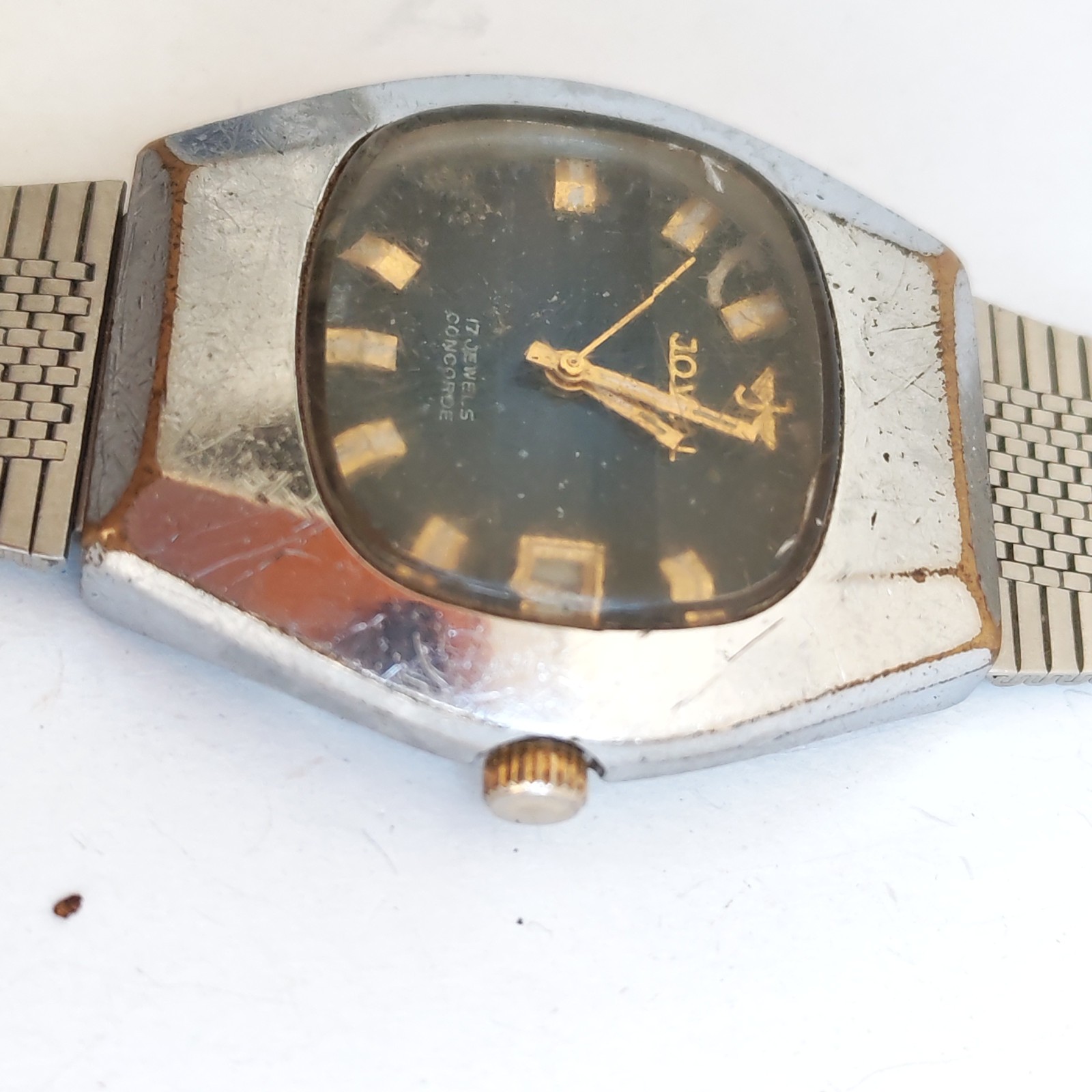 vintage Jovial Concorde 17 jewels mechanical wristwatch detail photograph