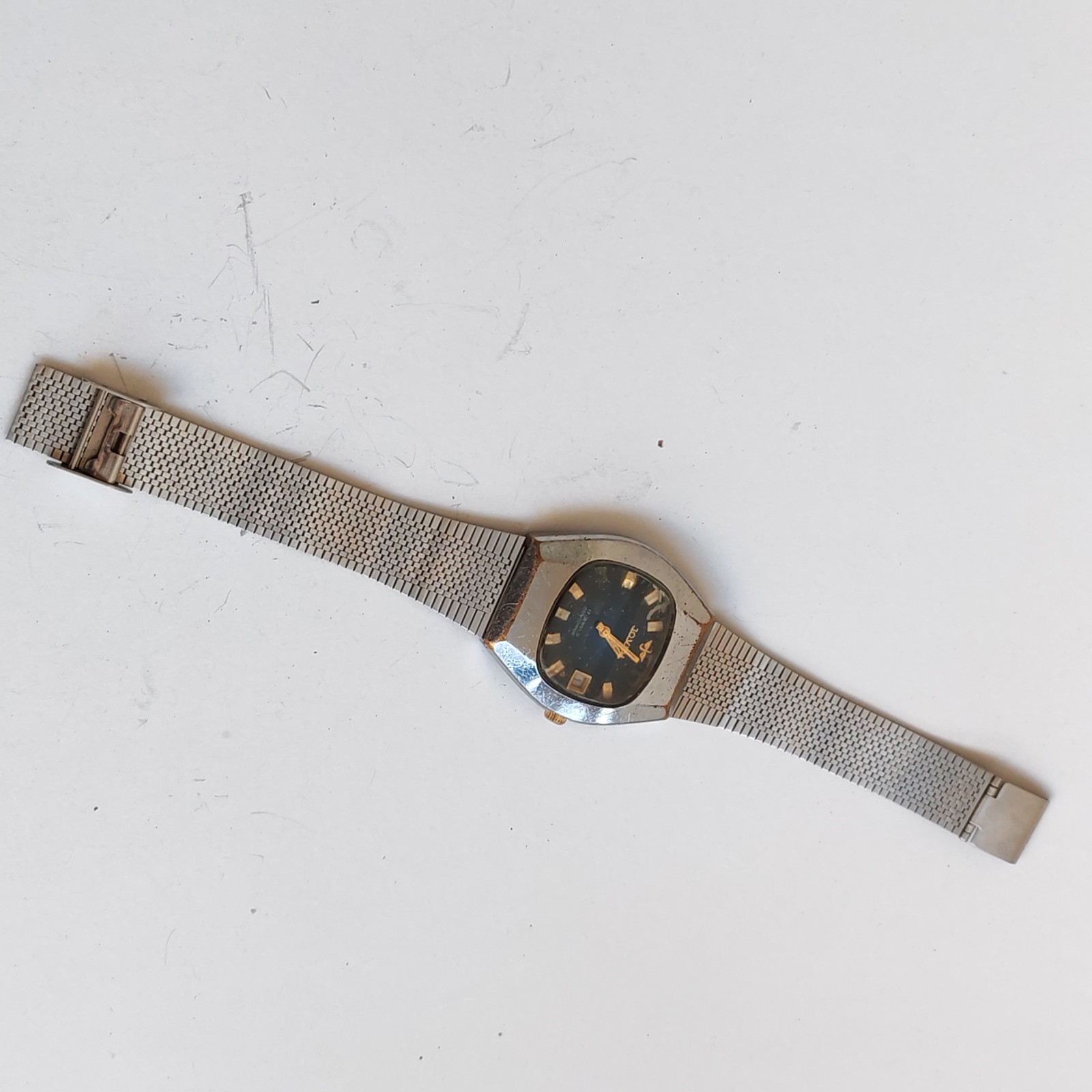 vintage Jovial Concorde 17 jewels mechanical wristwatch detail photograph