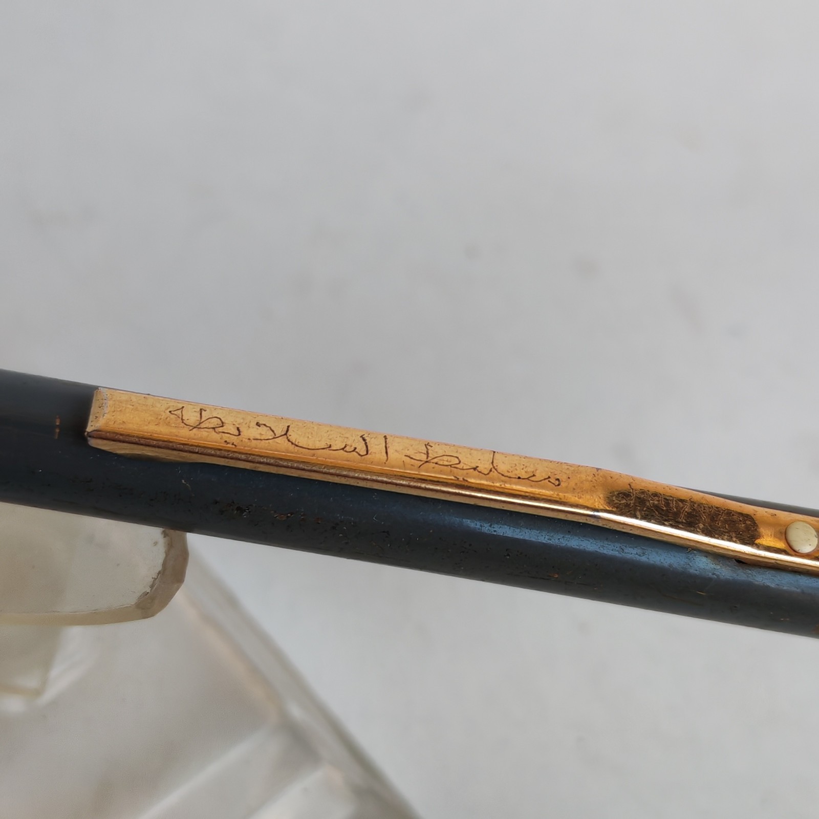 Sheaffer fashion fountain pen grey body with scratches dent nib detail photograph