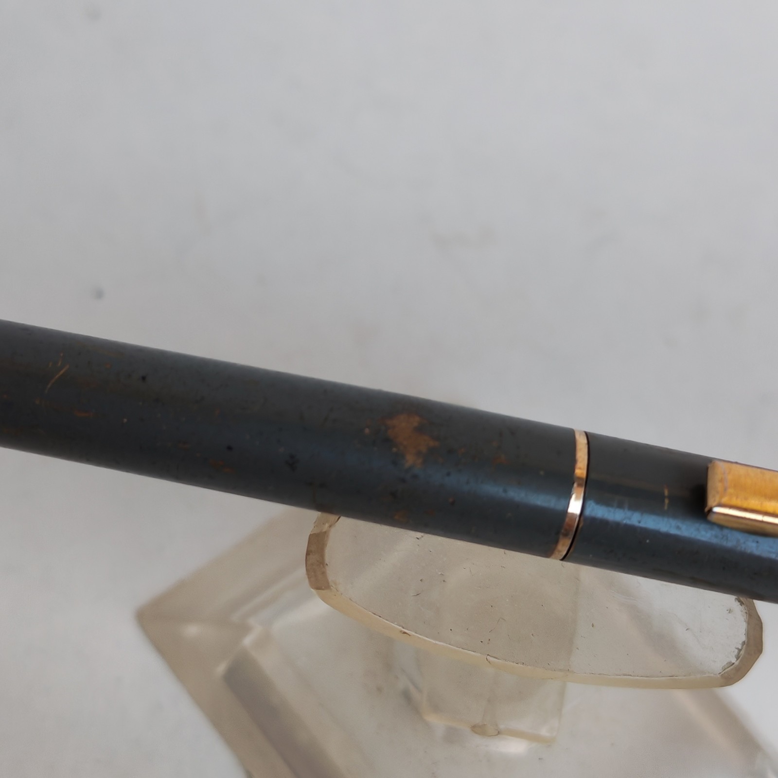 Sheaffer fashion fountain pen grey body with scratches dent nib detail photograph