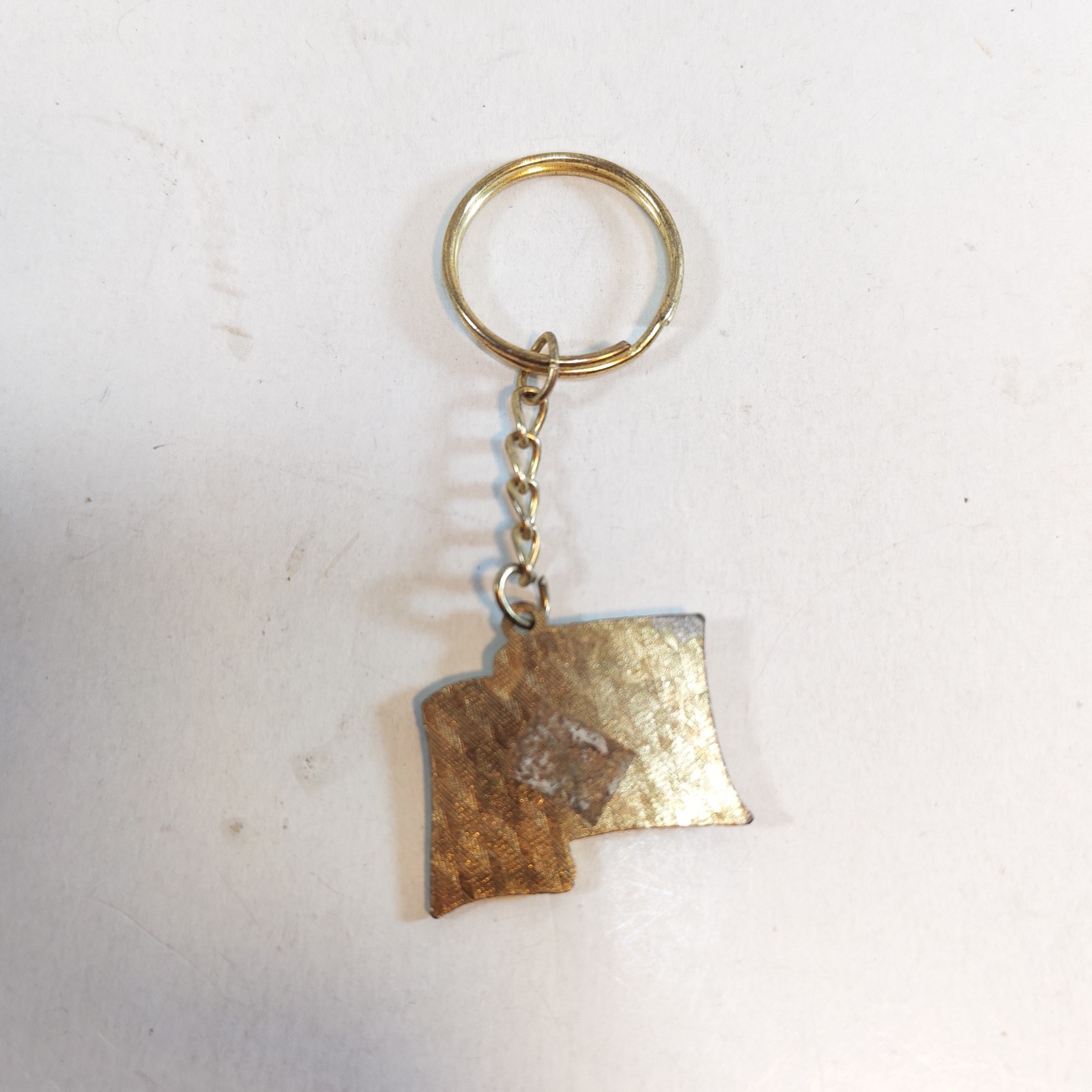 Vintage Gold Patriotic American Flag Keychain detail photograph
