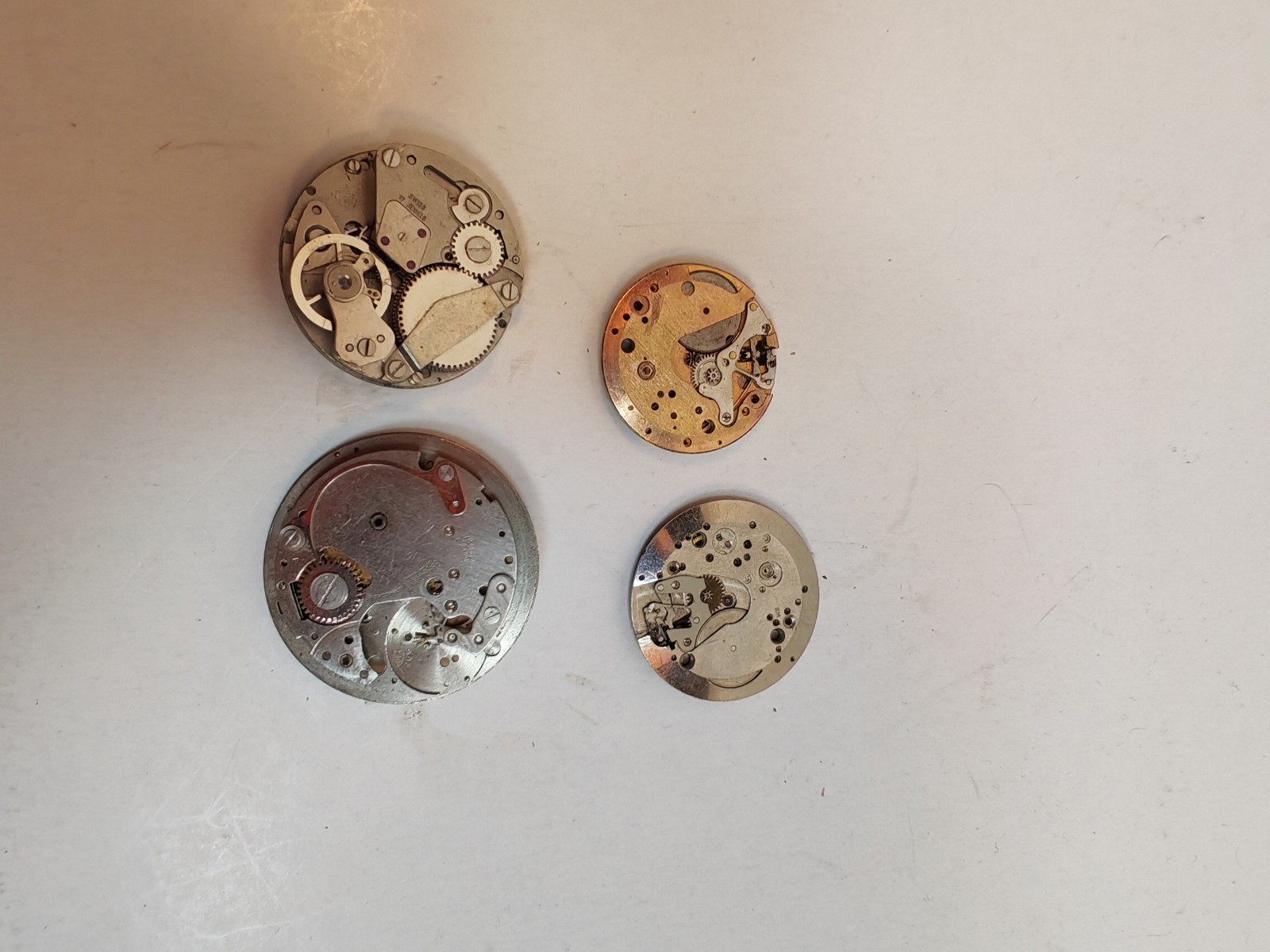 4 VINTAGE WATCH MECHANICAL MOVEMENTS FOR PARTS NOT WORKING LOT1 detail photograph