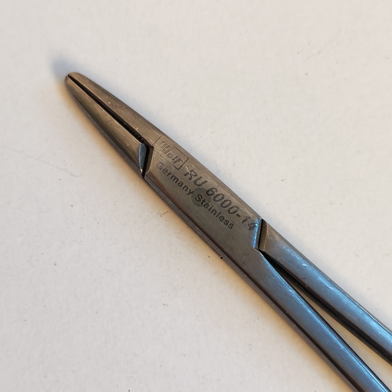 Wolf RU 6000 NEEDLE HOLDER Surgical Instrument - Germany detail photograph