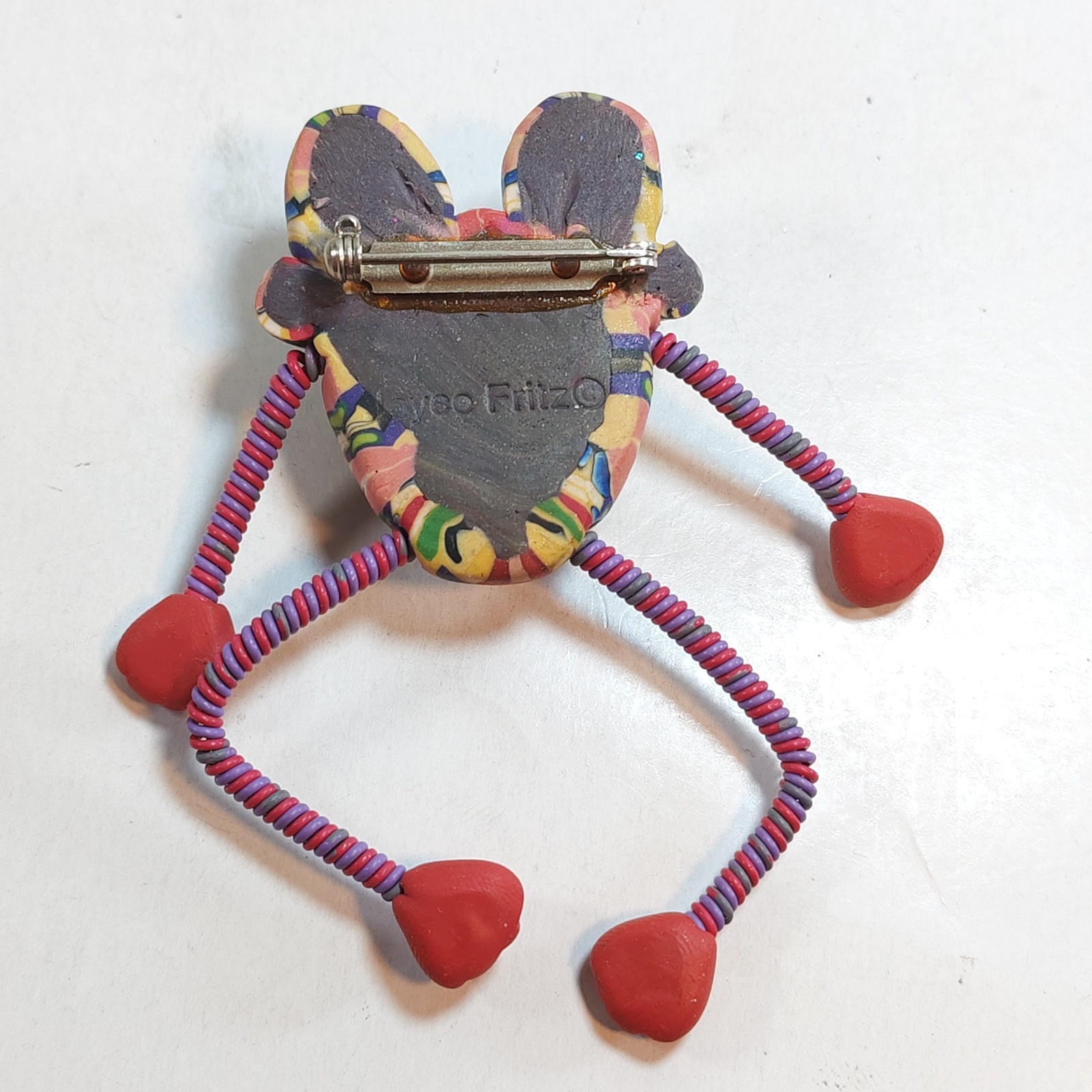 Handmade frog brooch Joyco Fritz 3 detail photograph
