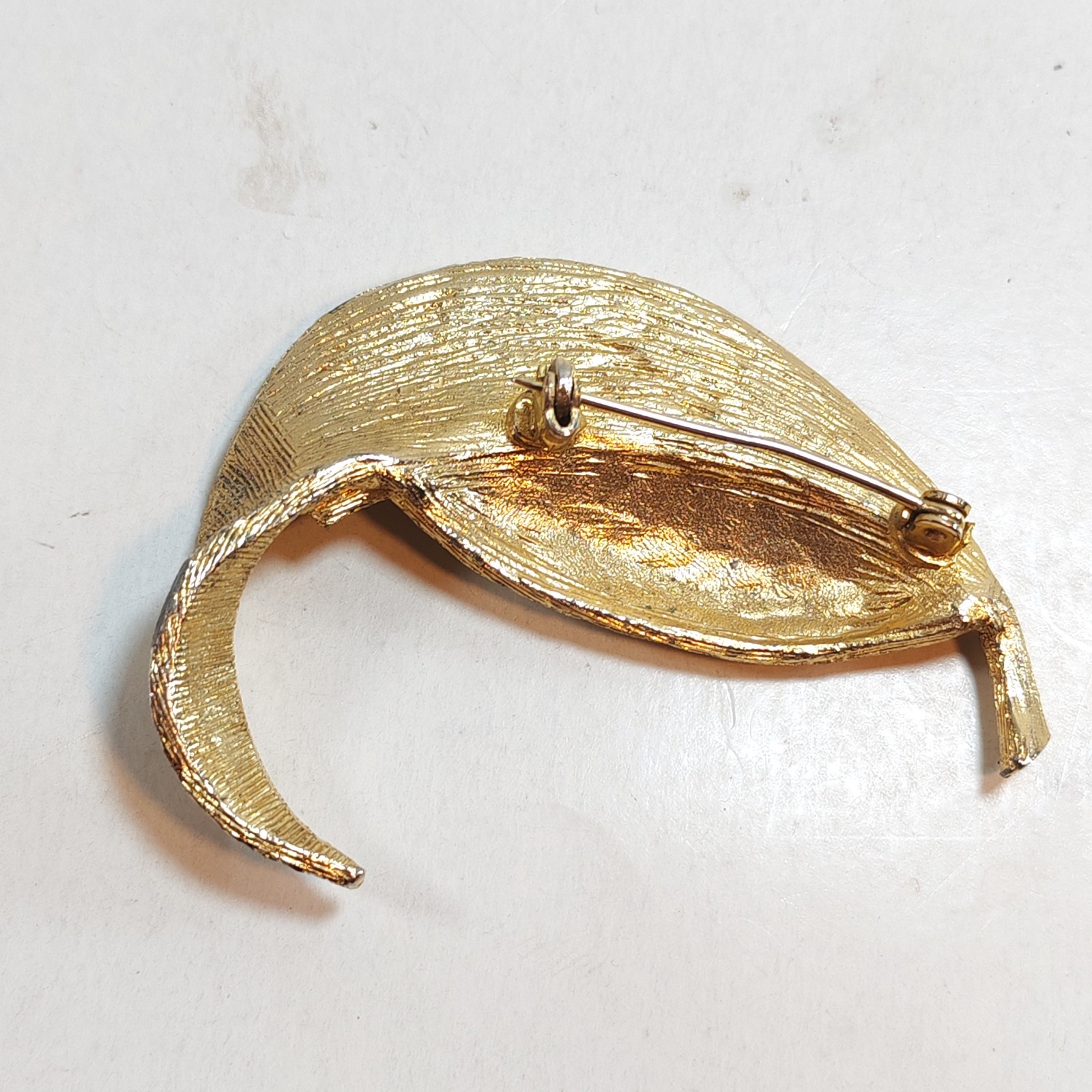 Vintage Gold Tone Leaf Brooch 2 detail photograph