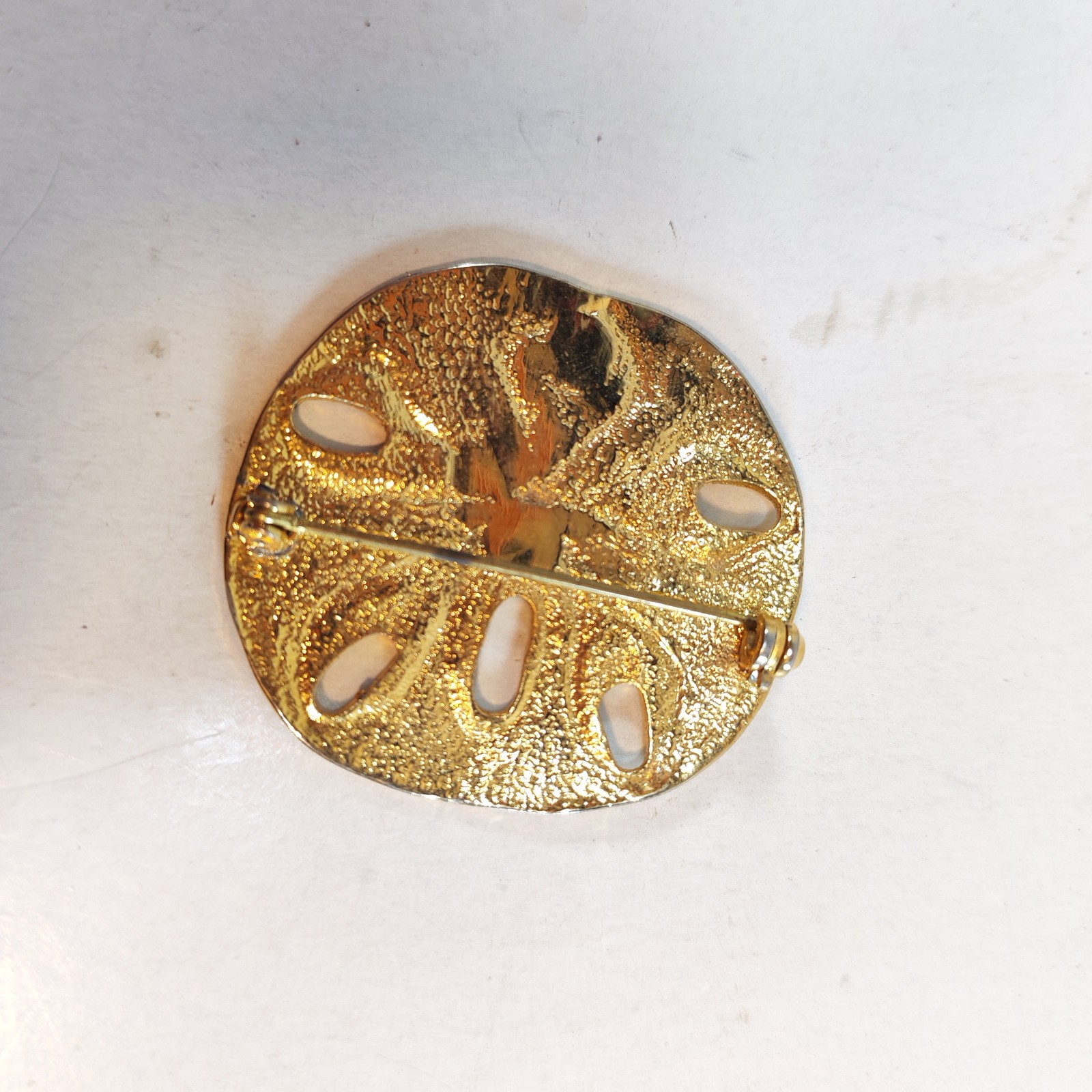 Vintage Sand Dollar Gold Tone brooch 1 5 detail photograph