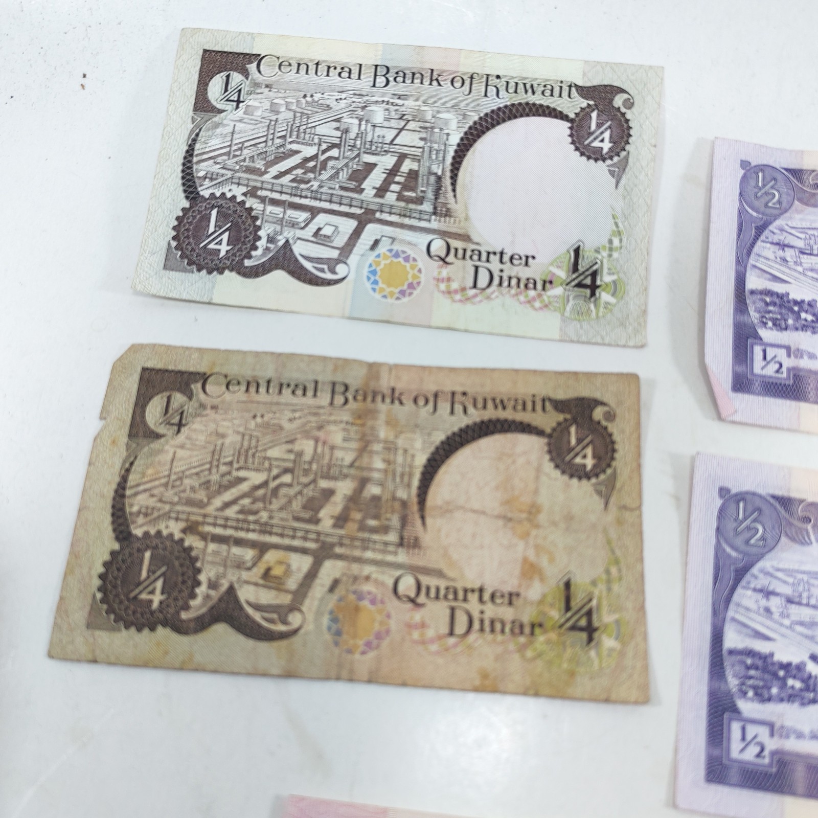 Lot of 5 Banknotes from Kuwait lot detail photograph