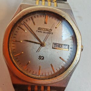 seiko Twin Quartz 9726-8000 SQ , missing back case cover, not tested